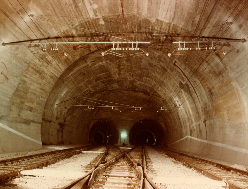 Ricordiamo, tra i vari lavori eseguiti in questo periodo: 1975 Elettrificazione della tratta Campo Marzio - Aquilinia. 1977 - Ripristino della linea T.E. tra la stazioni di Gemona e Pontebba a seguito del sisma.