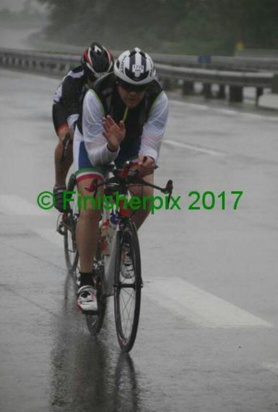 21/05/2017: Ironman 70.3 St. Pölten A.S.D. Dolomitica Nuoto C.T.T. Predazzo, Via Venezia nr. 52. Per l half Ironman di St. Polten condizioni meteo più che proibitive. Pioggia battente.