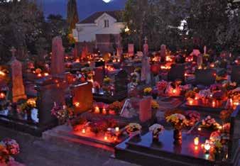 Svi sveti i Dan mrtvih svijeće i cvijeće Misnim slavljima diljem Boke kotorske 1. studenoga obilježen je spomen na svete mučenike, blagdan Svih svetih, a 2.