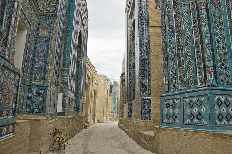 MARTEDI 23/10: BUKHARA-SAMARCANDA (280 km) Prima colazione in hotel. Si continua con la visita dei dintorni di Bukhara con la necropoli di Sheikh Bahaouddin Naqshbandy. Partenza per Samarcanda.