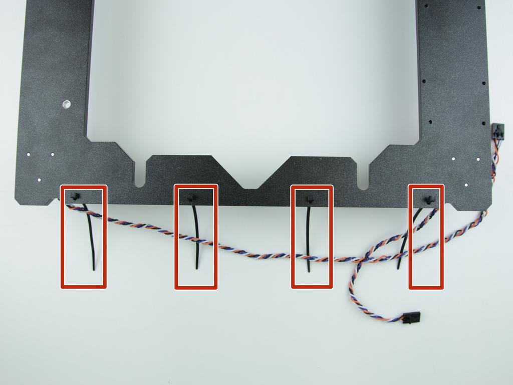 Step 7 Gestione cavi Inserire le fascette nei fori sul