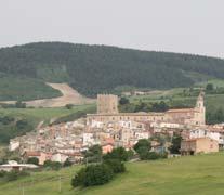 Visiteremo gli angoli più suggestivi del centro storico ed entreremo nelle misteriose stanze del cinquecentesco Castello d Aquino.