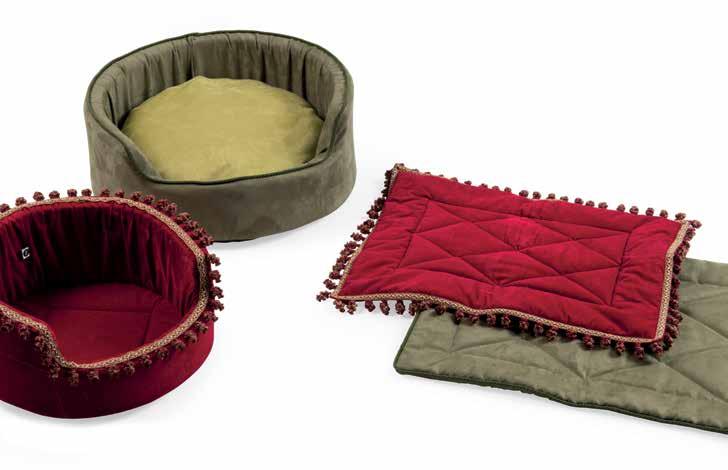 C0703 - cm 54 x 57 x 23 Dog bed Materials: alcantara Colours: C0702 - red C0703 - green C0702-15,75" x 11,81" x 5,9"