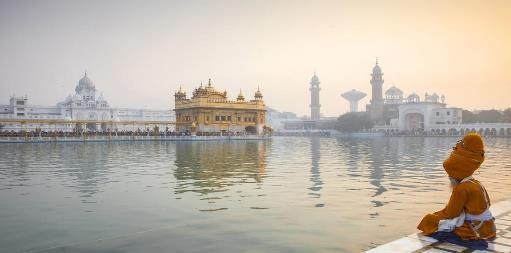 Visita di Anandpur Sahib e partecipazione all Hola Mohalla Festival con guida locale parlante italiano e inglese.