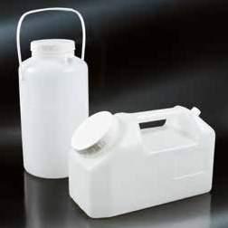 URINE CONTAINERS CONTENITORI PER LA RACCOLTA DELLE URINE 24H URINE COLLECTION CONTAINERS RACCOGLITORI URINE DELLE 24 ORE Graduated containers for 24 hours urine collection, with screw cap and plug