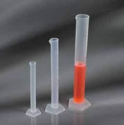 GENERAL LABORATORY SUPPLIES / USI GENERALI DI LABORATORIO HIGH AND GRADUATED CYLINDERS, IN PP CILINDRI GRADUATI ALTI, IN PP In polypropylene. They have an excellent chemical resistance.