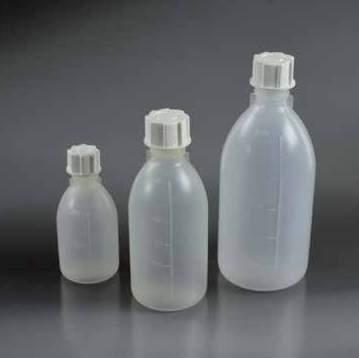 GRADUATED NARROW NECK BOTTLES BOTTIGLIE GRADUATE A COLLO STRETTO NORMALIZZATO In polypropylene, autoclavable. Provided with tagging or sealing hole.