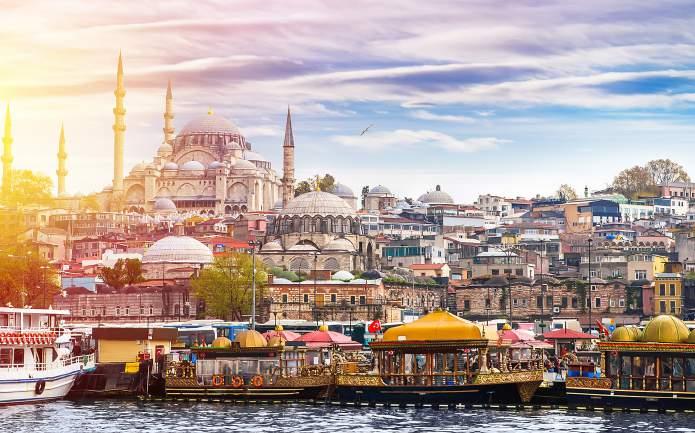 ISTANBUL VIAGGI GUIDATI Volo + Tour in Pullman partenze garantite partenza 29 dicembre - ritorno 1 gennaio Quote valide con voli Pegasus da Bergamo, Bologna e Roma.