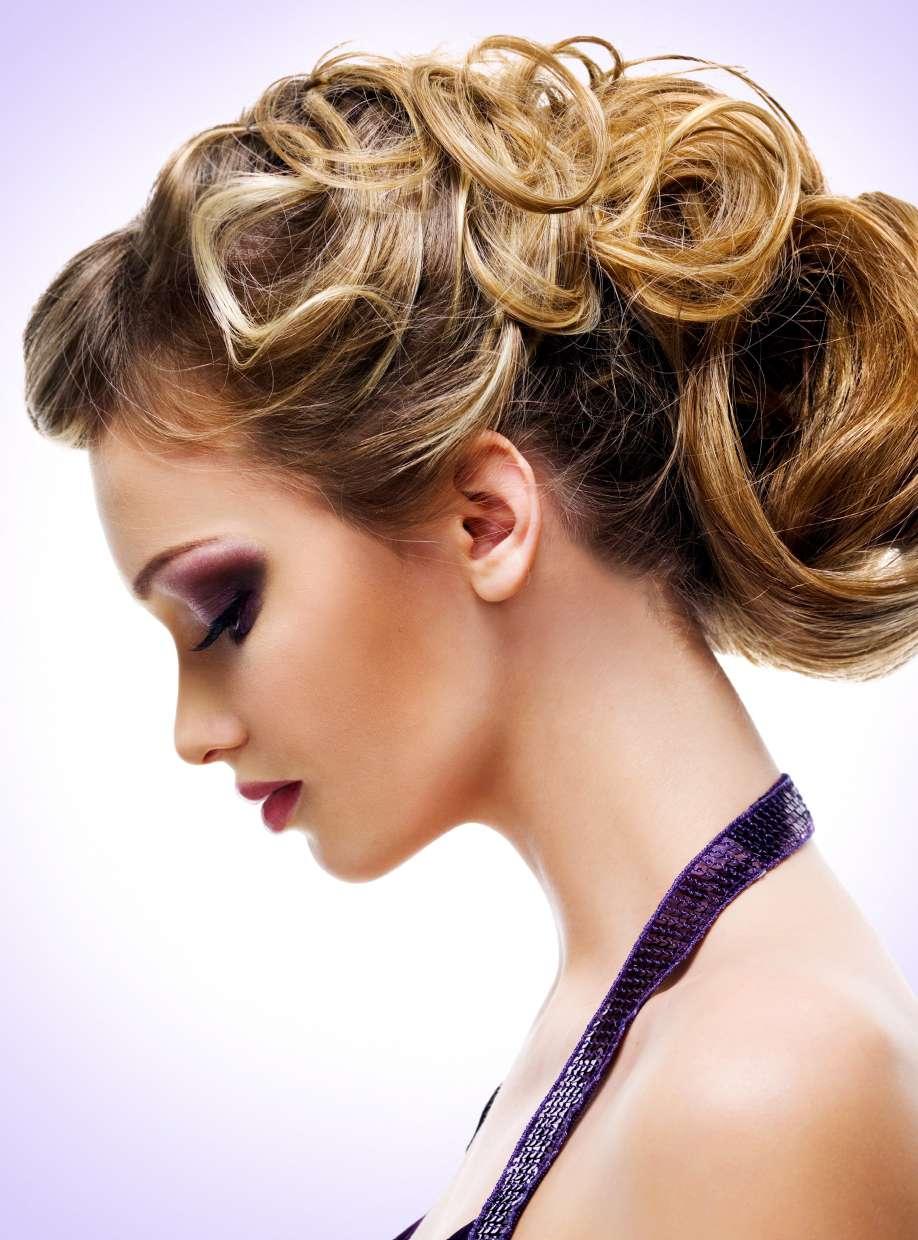 HAIR STYLE ACCONCIATORE - 2 anni CORSO ACCONCIATURA - 80 ore CORSO BREVI Simple Cut - 48 ore Consulenza d immagine - 28 ore Acconciatura Sposa - 28 ore I diversi corsi nel settore degli Hair Stylist