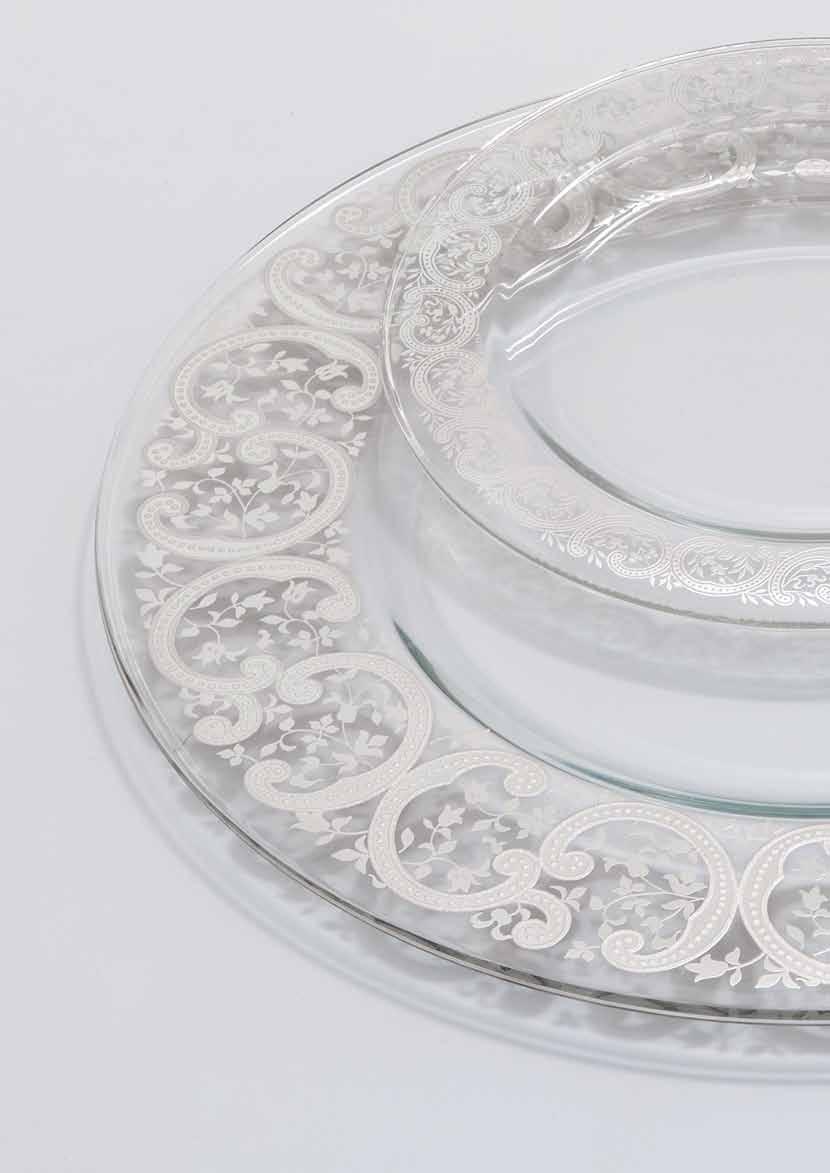 Charger/serving plate and dessert plate made of transparent glass.