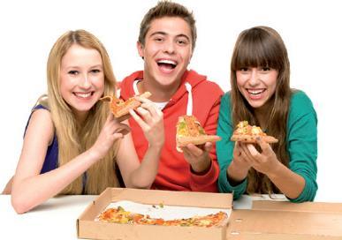 Alimentazione nell adolescenza (11-18 anni) L adolescenza è il periodo che separa l infanzia dall età adulta.