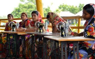 NUMERO 69 PAGINA 5 In Bangladesh il progetto scuole sta andando avanti a ritmo serrato.