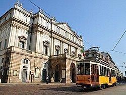Giorno 4 Altri posti che puoi visitare a Milano sono: Teatro Alla Scala Si tratta di uno dei più famosi teatri d'opera del mondo.