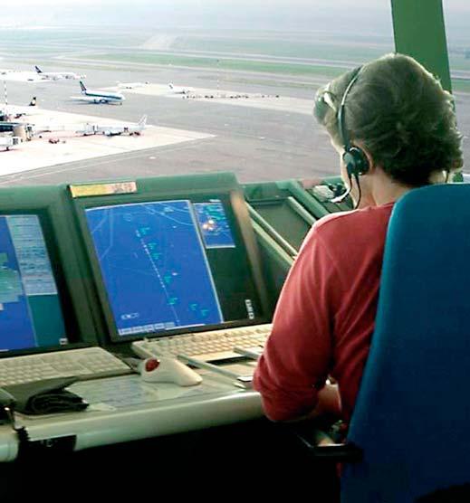 5 GESTIONE DEL TRAFFICO AEREO La gestione del traffico aereo è basata sul concetto CNS/ATM che si riferisce all'insieme delle funzionalità distribuite nei sistemi di Comunicazione, Navigazione e