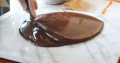 Step by step Istruzioni generali Temperaggio Il temperaggio è : un processo di pre-cristallizzazione del burro di cacao nel cioccolato, portandolo ad una forma cristallina stabile.
