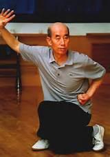 Il Professor Zhang Guangde sottolineò chiaramente questo punto in occasione di uno Stage in Italia nel 2003 con due frasi molto significative: 学功不练功等于不会功 xuegong bulian gong dengyu buhui gong: