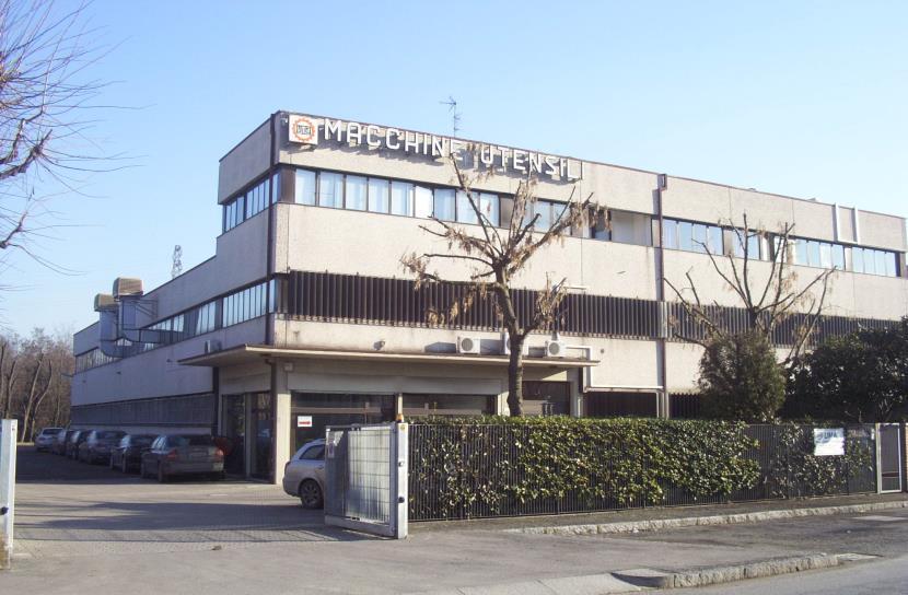 La UMA, acronimo di Utensileria Macchine Attrezzature, nasce nel 1969 a Bologna, commercializzando prodotti per l industria meccanica.