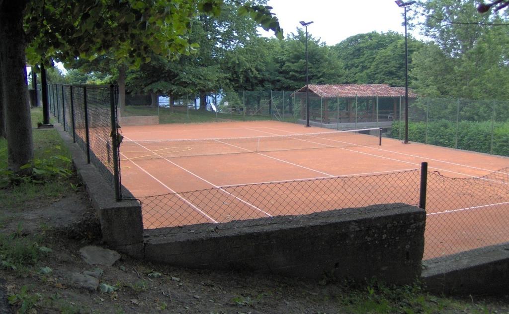 Il campo da tennis.