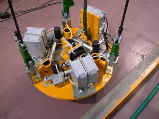 Recentemente è stato progettato e realizzato il nuovo sistema PFCT di posizionamento dei componenti sulla cassetta del Divertore, chiamato, ad integrazione dell esistente sistema robotizzato, Fig.