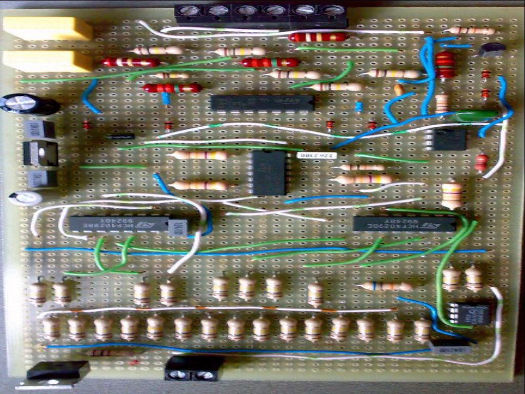 Dopo il diploma in Elettrotecnica Elettronica Sbocchi lavorativi Progettista e installatore di impianti elettrici civili e industriali Progettista e installatore di impianti fotovoltaici Progettista