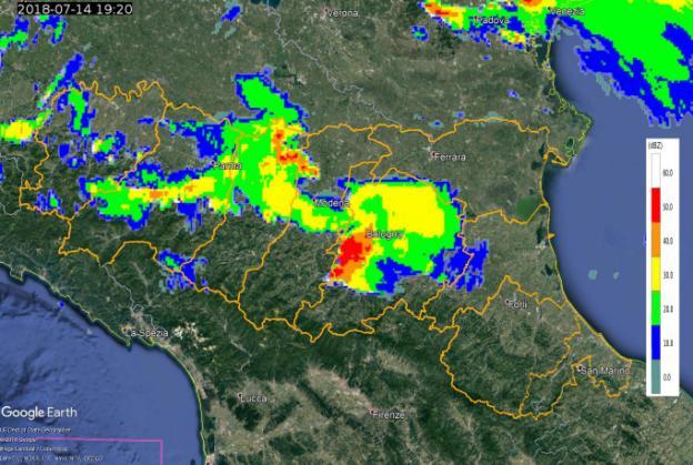 Mappe di riflettività del 14/07/2018 alle 19:00 UTC (a sinistra) ed alle 19:20 UTC (a destra).