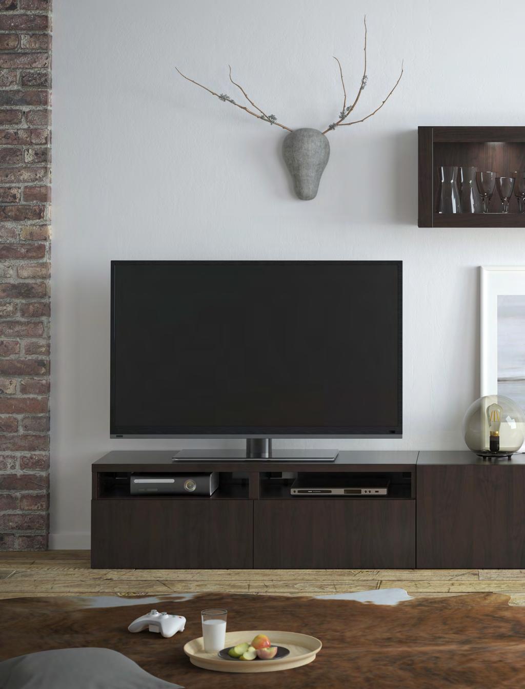 BESTÅ soluzione TV con pensili 245 Mobile TV 240 42 cm, H 38 cm. Pensile 120 22 cm, H 38 cm. Marrone-nero/LAPPVIKEN marrone-nero/ SINDVIK vetro trasparente.