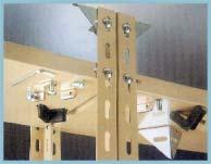 Scaffalature metalliche componibili a bulloni Modular shelving system assembled by means of bolts Misura ripiani/shelves