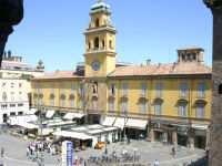 Quartiere Parma Centro E' il quartiere che meglio rappresenta la storia e l'atmosfera della piccola capitale, dove antico e nuovo convivono fianco a fianco e dove ogni giorno si ripetono piccoli riti
