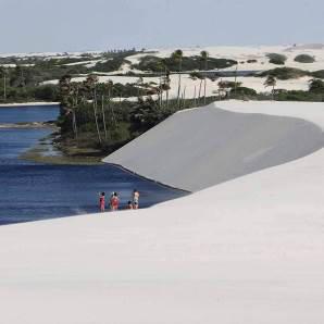 Si trova nel nordest dello stato del Maranhão e comprende dune, fiumi, specchi d'acqua e mangrovie. Sistemazione al Porto Preguiça Resort 5*.