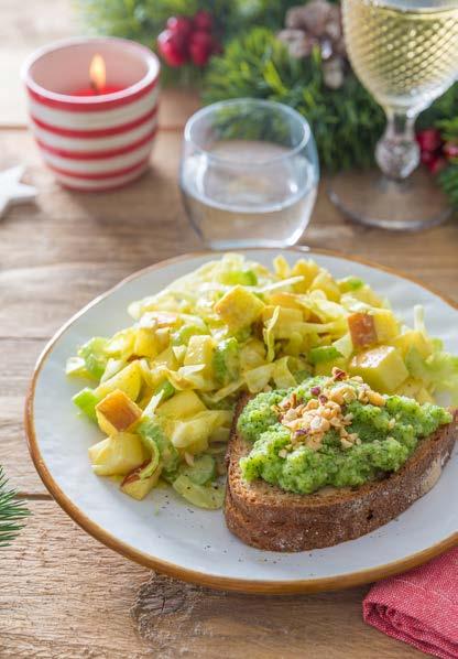 Antipasto (Tempo di preparazione: 10 minuti) Insalata di cappuccio, mela e sedano condita con vinaigrette alla senape 400 g cappuccio 200 g mela 80 g sedano 20 g senape di digione Delouis 40 ml olio