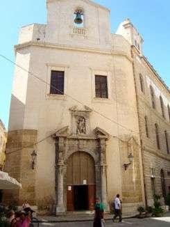 Chiesa di Maria SS. del Soccorso (Badia Nuova) Fu edificata da Belisario nel 536 come chiesa di rito greco, dedicata a Santa Sofia. Rifatta nel 1420, e denominata SS.