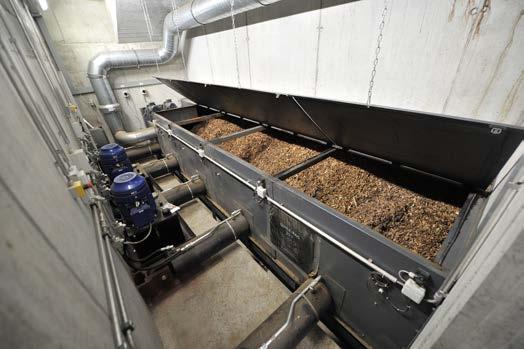 Il sistema di prelievo del cippato dal deposito L interno della torre del camino di una centrale a biogas.