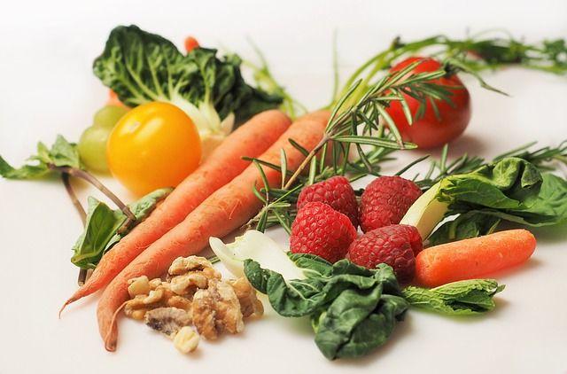 Alimentazione Un valido aiuto è l aumento di alcuni alimenti che possono aiutare l organismo a ritrovare le proprie capacità di auto-guarigione, rafforzando il sistema immunitario.