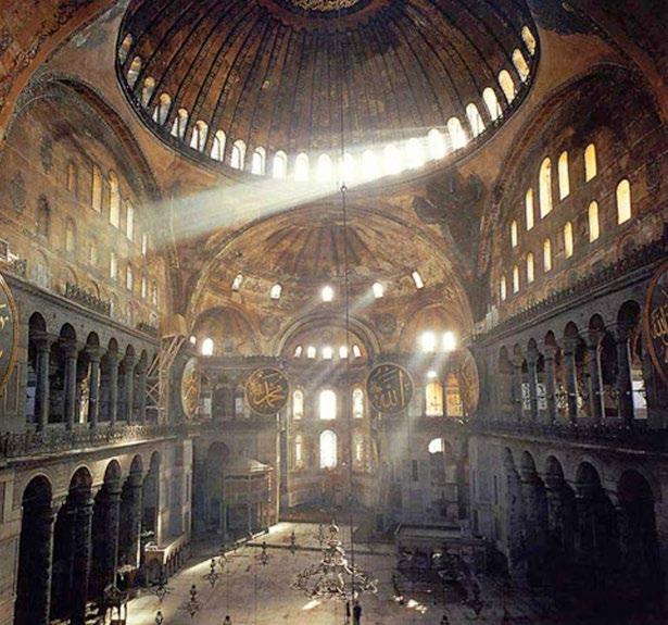 Fu nuovamente Giustiniano, ormai alla fine del suo regno a inaugurare la basilica.