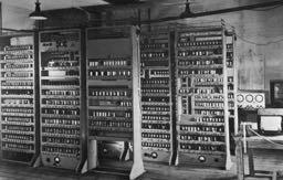 EDVAC (1951) Electronic Discrete Variables Automatic Computer John von Neumann