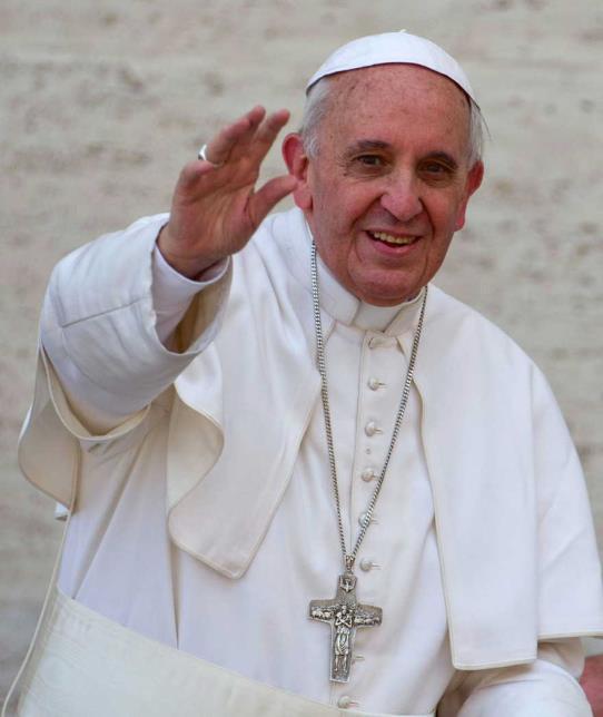 Giovanni Paolo II, Benedetto XVI e Papa Francesco, e attraverso i