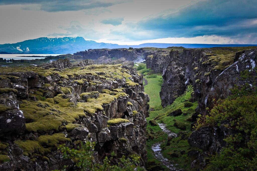 GIORNO 2 ILCERCHIO D ORO ÞINGVELLIR Il secondo giorno si visiteranno le famose zone del Circolo d Oro, un percorso turistico molto popolare nel sud dell Islanda, che copre circa 300 km partendo da