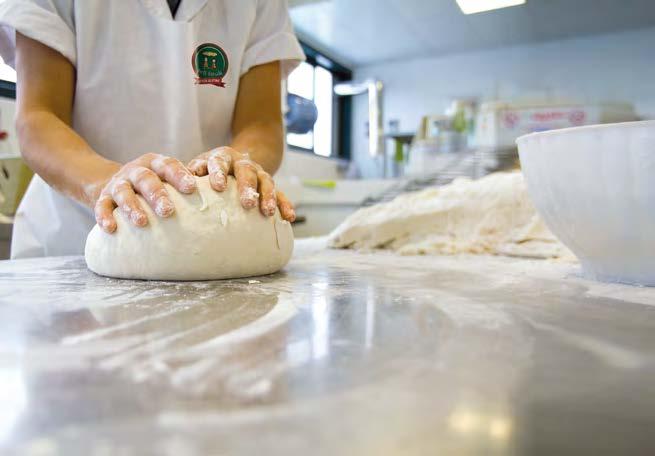 Dalla migliore cultura gastronomica emiliano romagnola attraverso la salvaguardia delle ricette tradizionali produciamo la piadina, i crescioni, le tigelle, l erbazzone e tanti altri