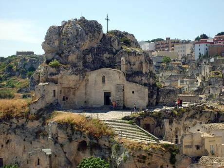 Le chiese rupestri di Matera,fondate principalmente nell'alto Medioevo sono edifici scavati nella