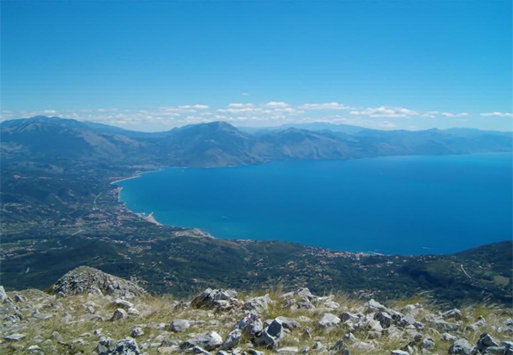 GOLFI, MARI E COSTE La basilicata è una regione bagnata da due mari, il Mar