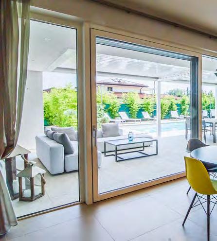 Offre la possibilità di grandi superfici vetrate, quindi lascia più luce nell abitazione e assicura