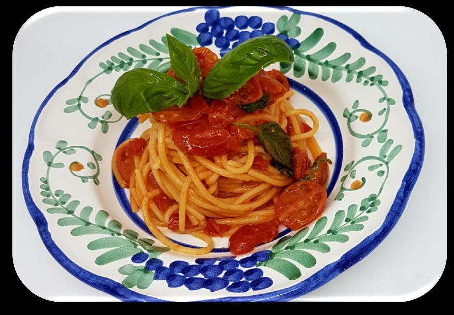 Spaghetti aglio, olio e peperoncino: 120gr spaghetti, 40gr olio evo, 1 spicchio d