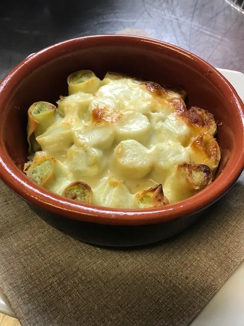 Ricotta ed Erbette con Besciamella Gratinati al Forno) 8,00 [G-U-L- *] NIDI DI RONDINE PIACENTINI AI FUNGHI (Nidi di Rondine con Prosciutto Cotto e Formaggio al Sugo di