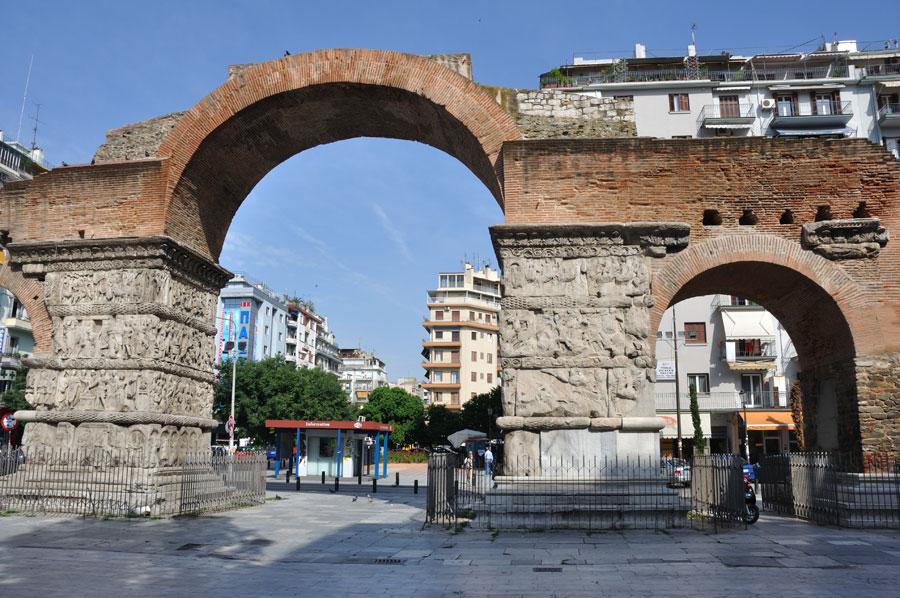 Incontro con la guida per la visita di mezza giornata con bus a Salonicco. Durante il tour visiterete la Torre Bianca, l Arco di Galerio.