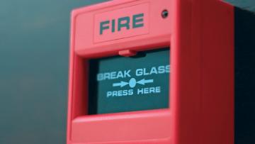 Antincendio alberghi: la nuova regola tecnica punto per punto Analizziamo punto per punto i principali contenuti della nuova regola tecnica per la sicurezza antincendio negli alberghi che possono