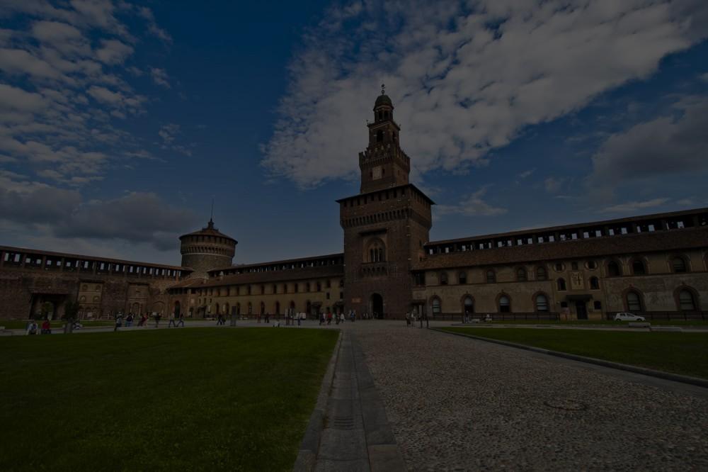 15:00/15:17 Tragitto e arrivo dal Duomo di Milano al Castello Sforzesco (piedi) 15:17/16:47 Visita al castello Sforzesco con itinerario di tesori del castello COSTO : 10