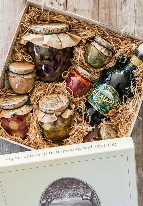 Scatola Old specialita Fiaschetta Olio Extravergine di oliva Riviera Ligure Riviera Dei Fiori DOP 0,5 litri, Peperoncini farcito con tonno, acciuga, capperi e prezzemolo 280 grammi, Battuto di olive