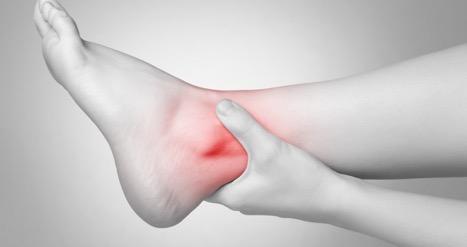 La CAVIGLIA Articolazione delicata complessa, spesso trascurata La caviglia rappresenta un articolazione estremamente efficace per il nostro corpo.