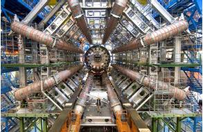Fisica Subnucleare con acceleratori ATLAS e CMS al Large Hadron Collider (LHC) al CERN LHC è un collider pp che è previsto entrare in funzione