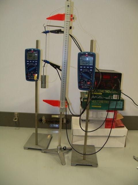 Scheda studente 2 6 Fig.2 Multimetro dotato di sonda di temperatura.